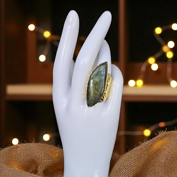 🆕️ Stunning Natural Labradorite Ring - Adjustable 14K Gold Plated Beauty! ✨ - Picture 8 of 13